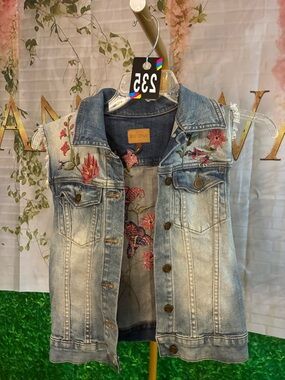 #235 Driftwood Embroidered Denim Vest M